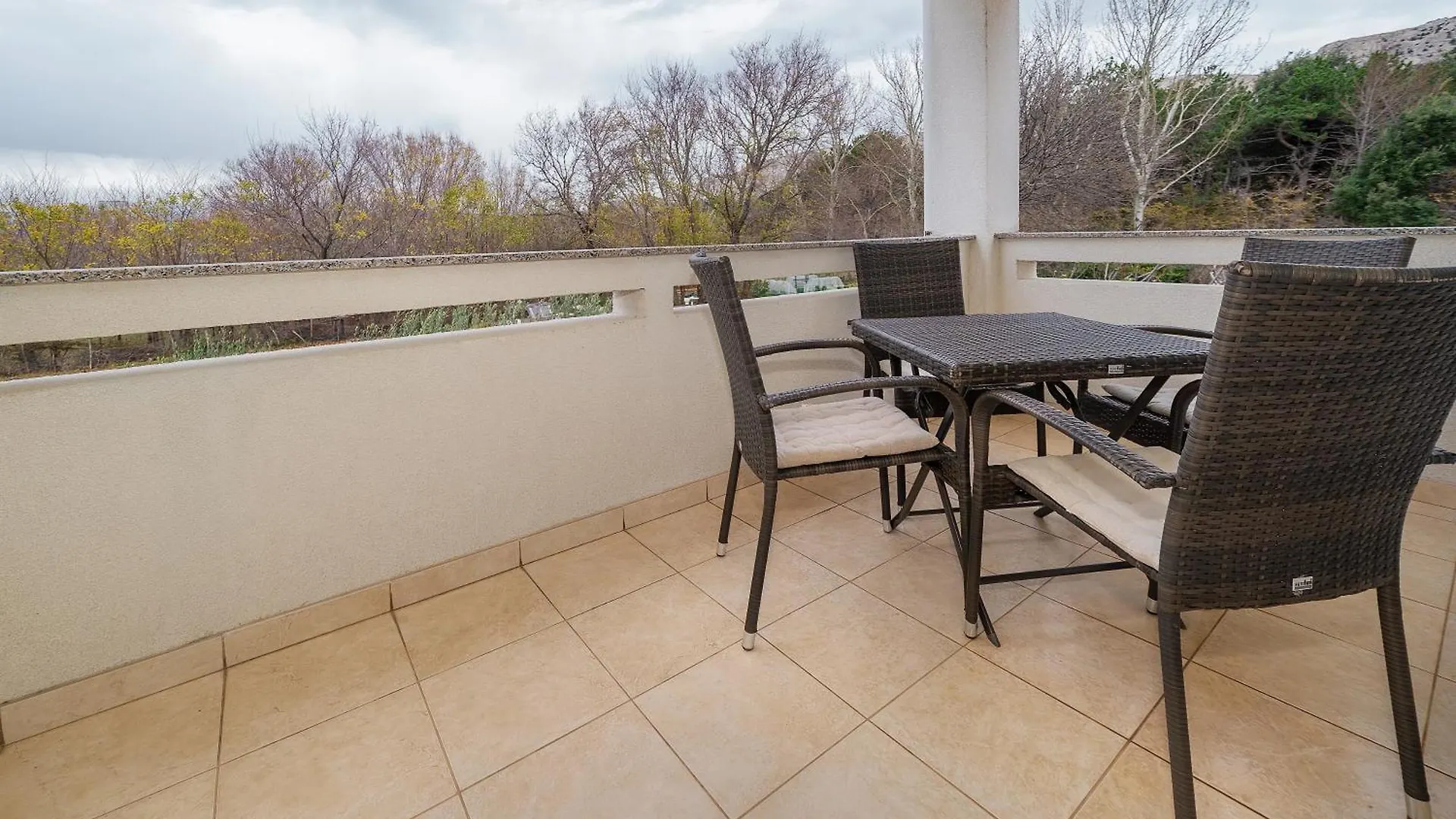 Apartments Tudor With Balcony Baska  Croatia