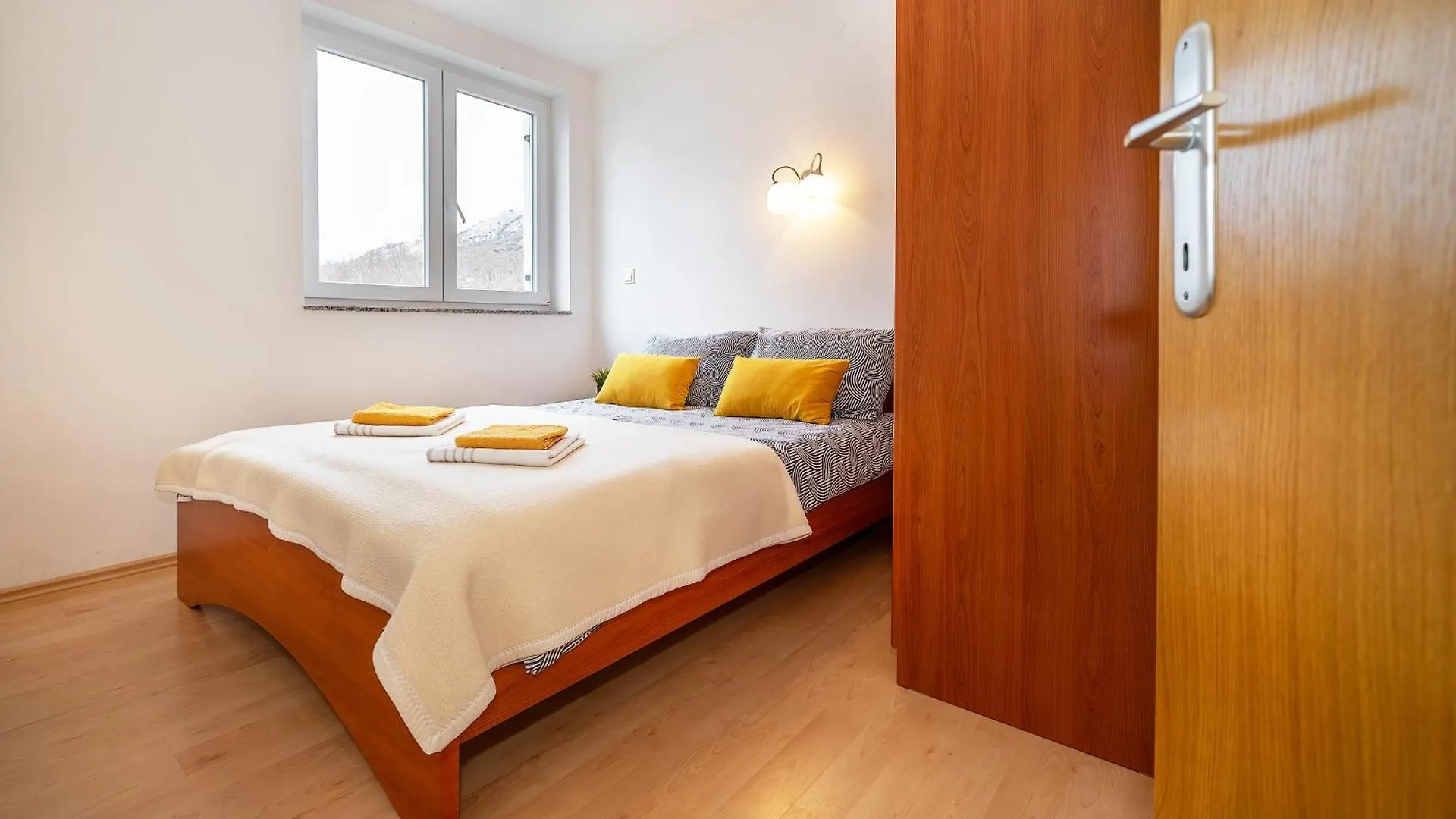 Apartments Tudor With Balcony Baska  Croatia