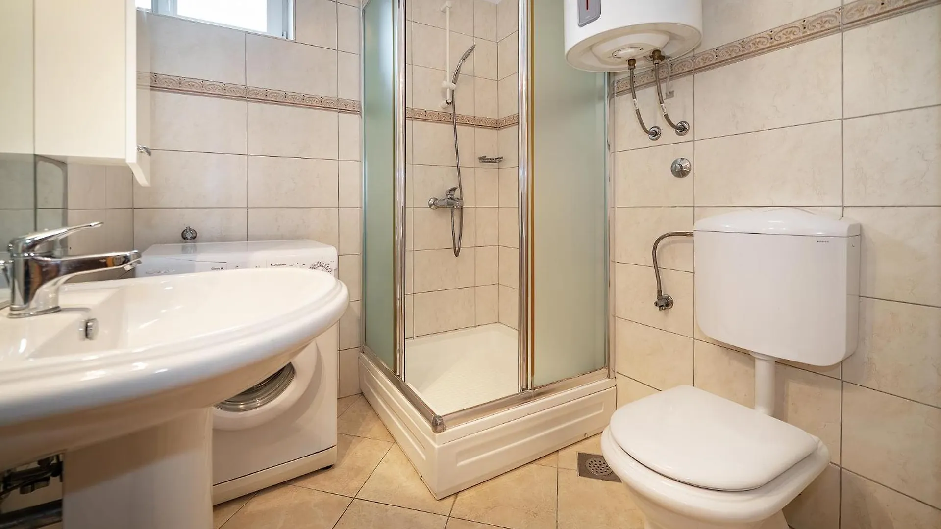 Apartments Tudor With Balcony Baska  Croatia